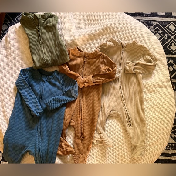 Old Navy - 4 Ribbed Sleepers - Up to 7lbs - Picture 1 of 3